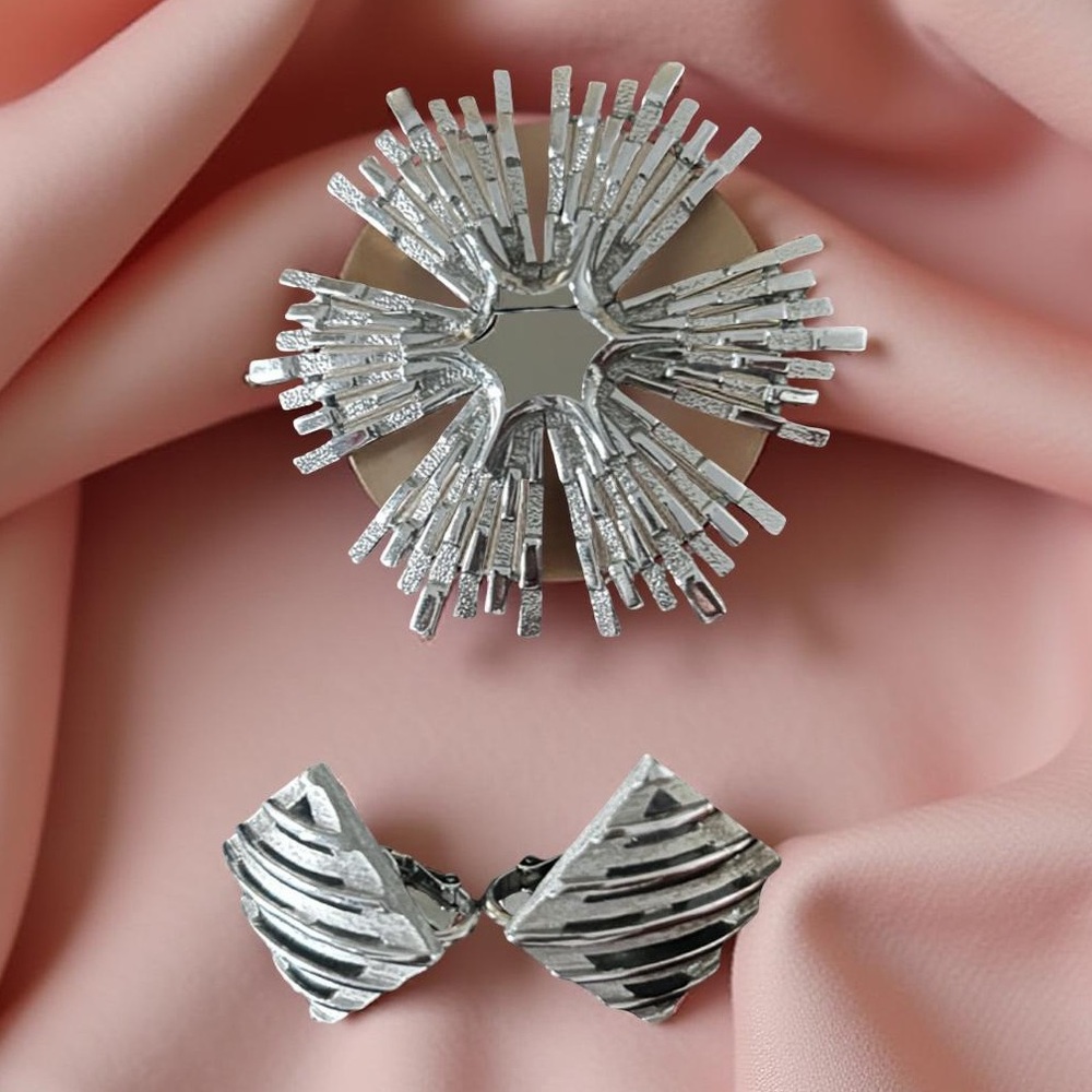 Crown Trifari Silver Tone Star Burst Flower Brooch & Clip On Back Earrings VTG